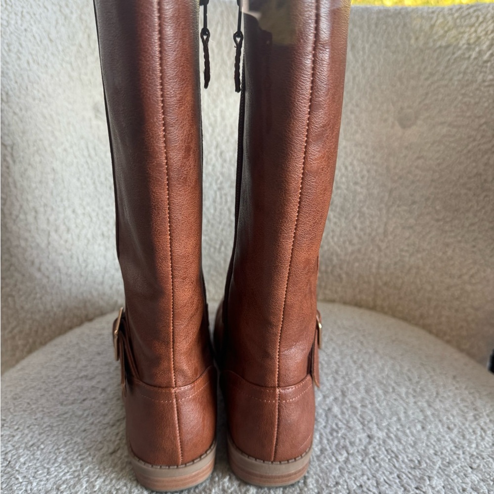Girls boots, size 3
